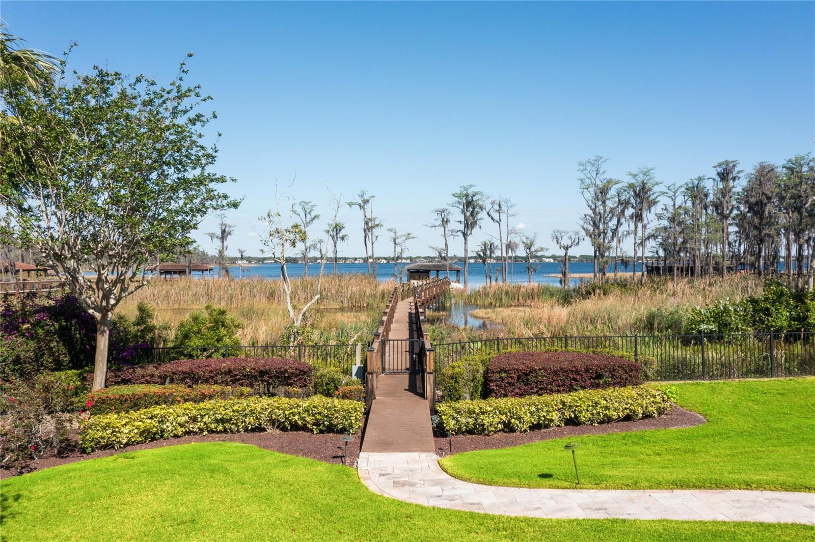 KEENES POINTE - Residential
