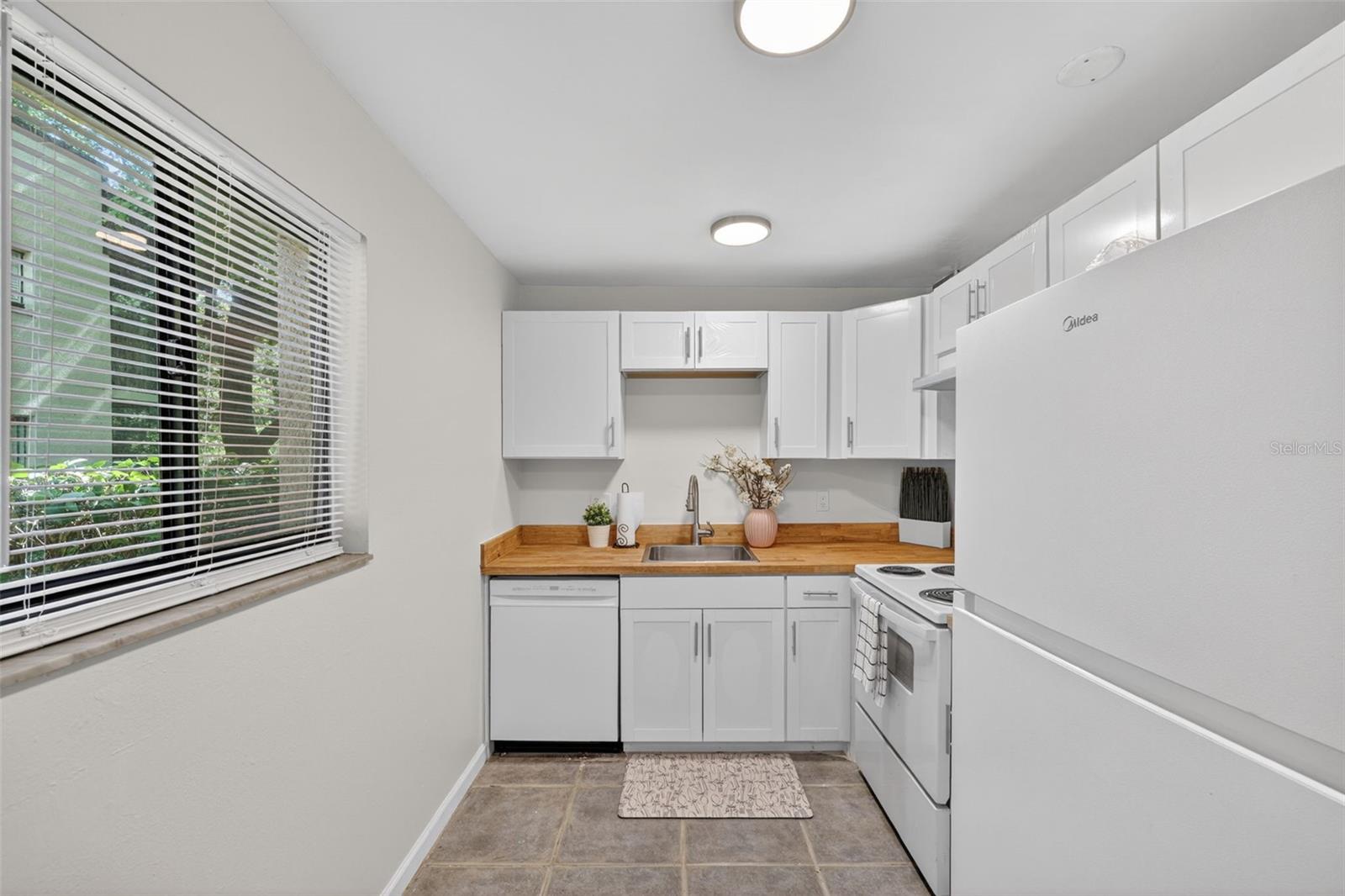 RAINTREE VILLAGE CONDO N - Residential