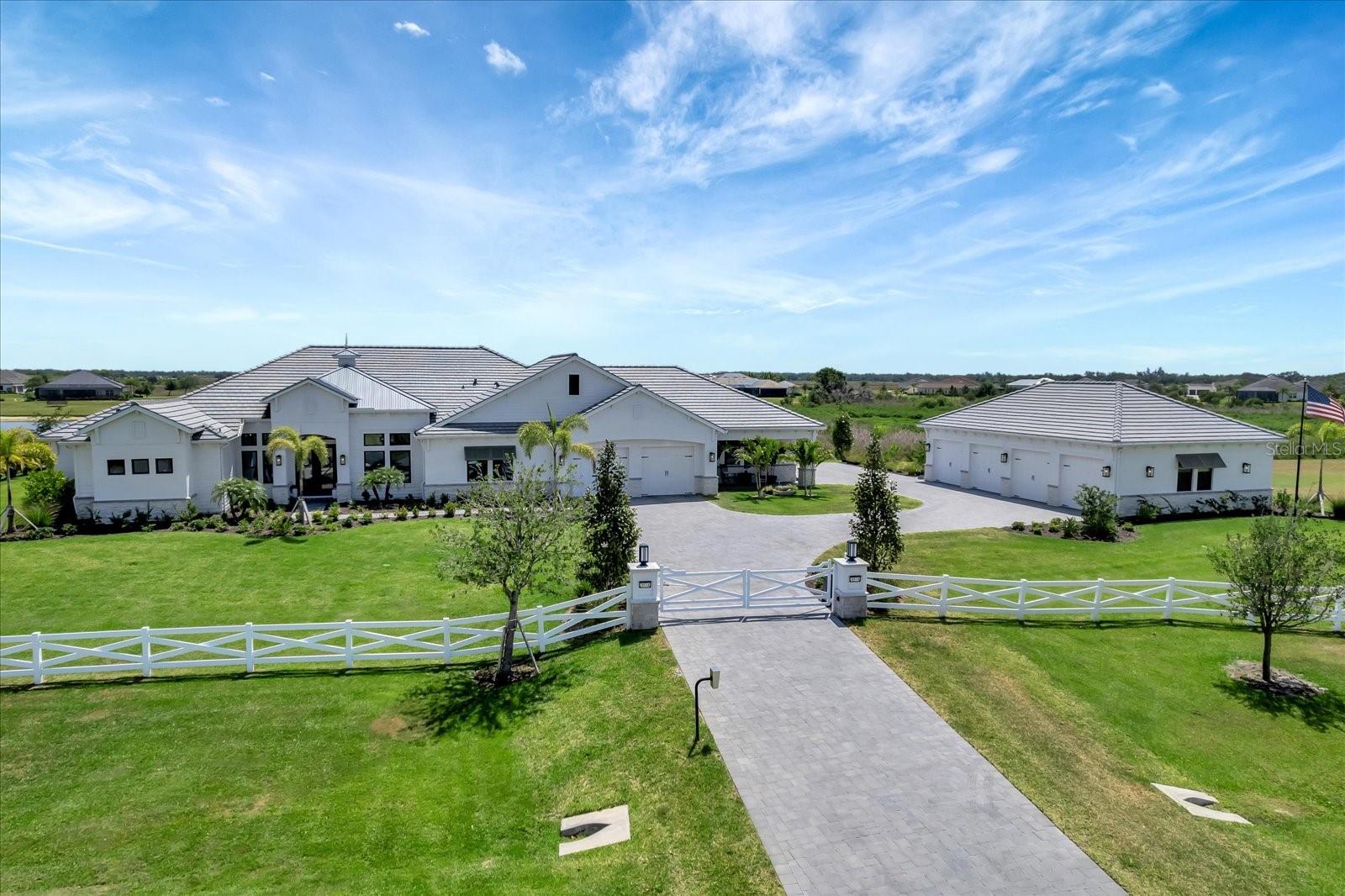 HAMPTON LAKES - Residential