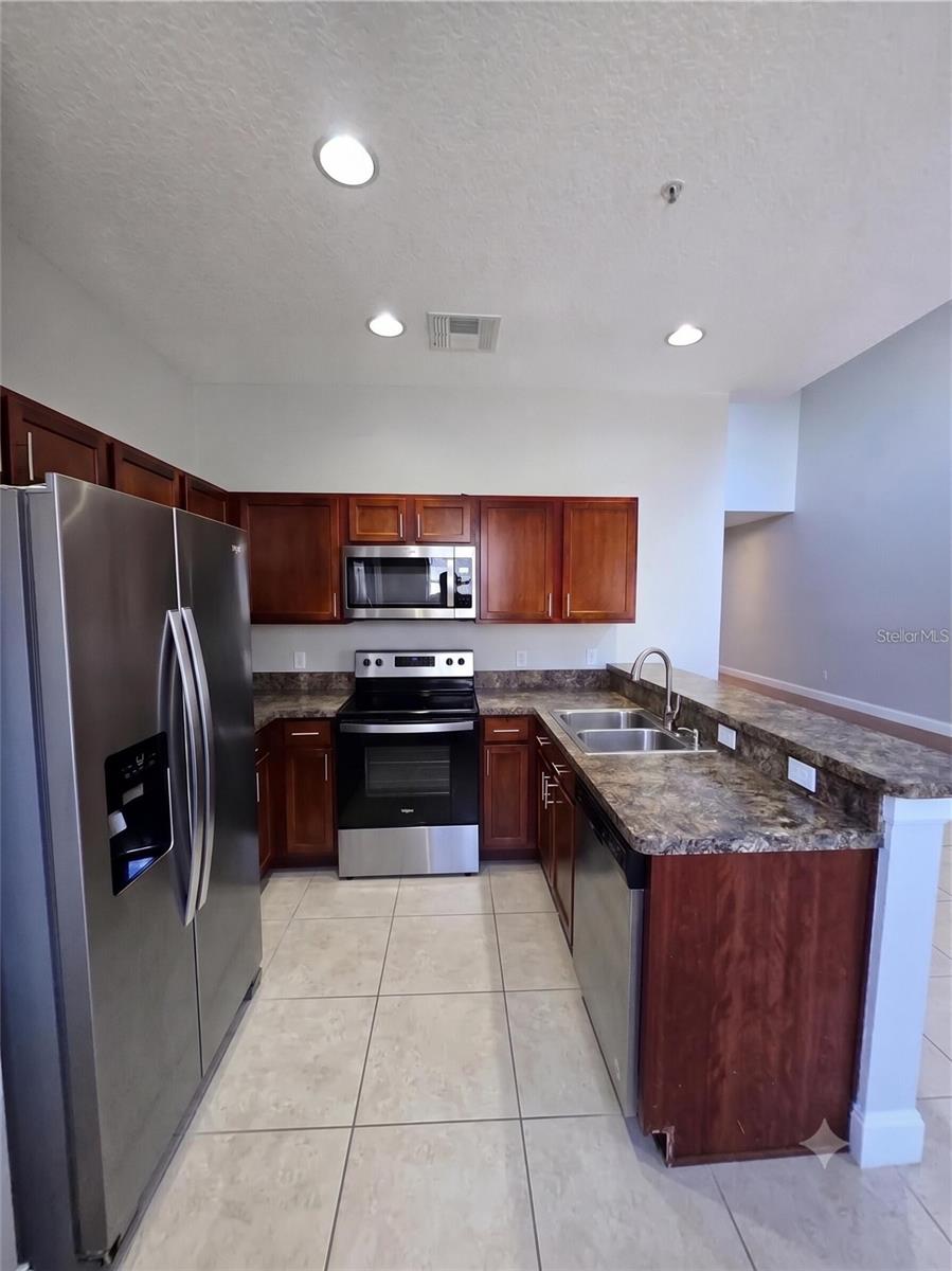 LEE VISTA SQUARE E - Residential