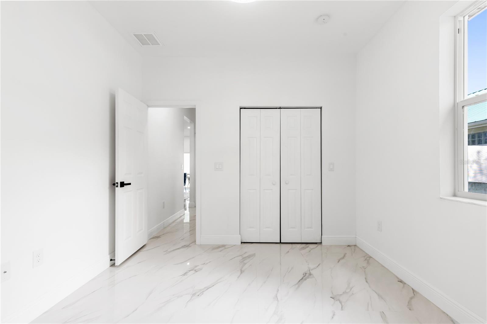 SILVER LAKE ESTATES - Residential