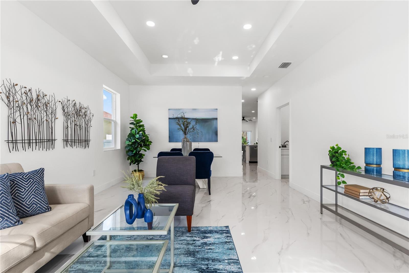SILVER LAKE ESTATES - Residential
