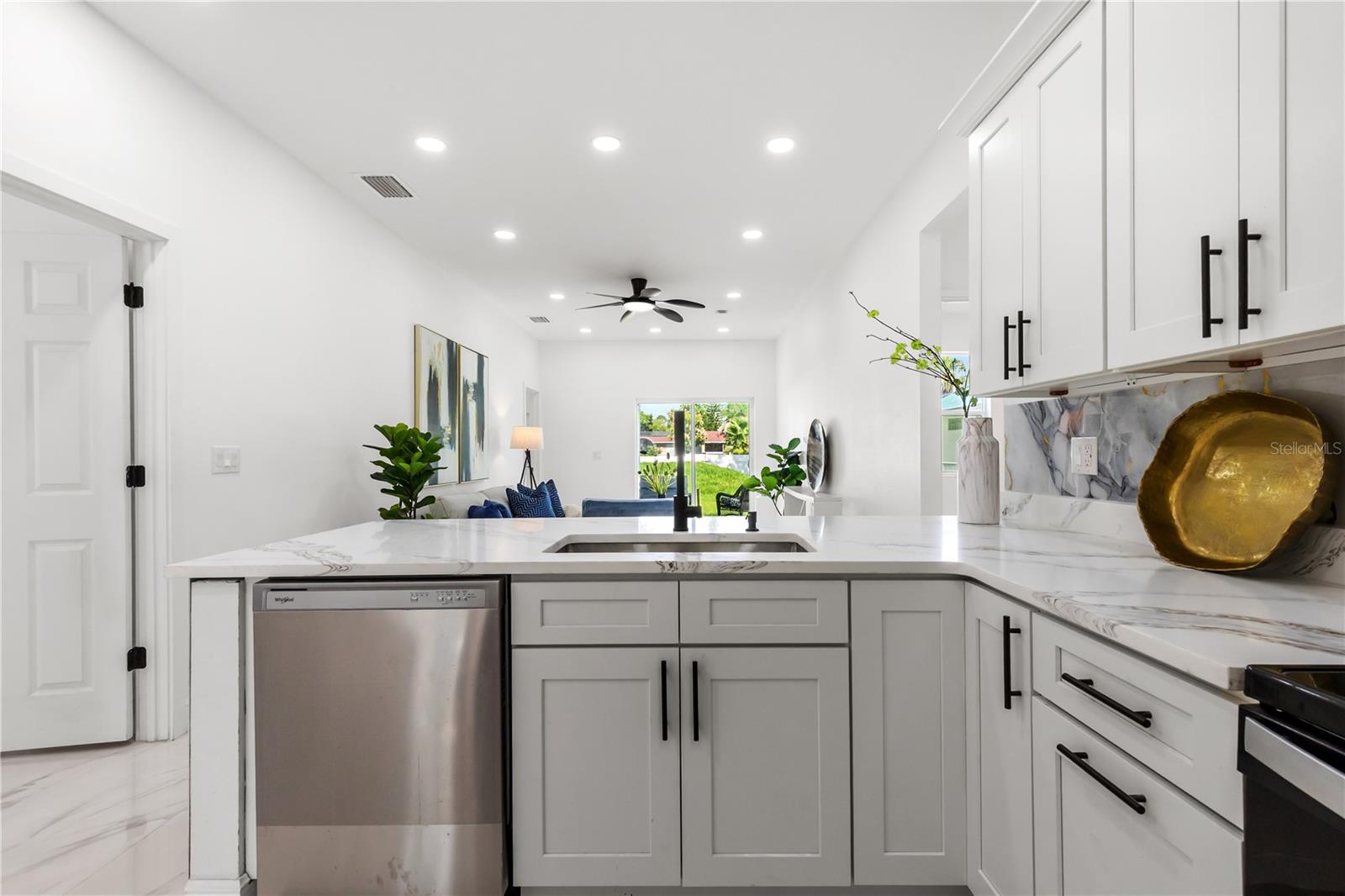 SILVER LAKE ESTATES - Residential