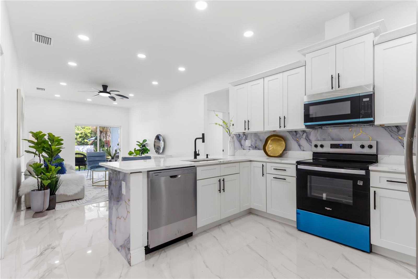 SILVER LAKE ESTATES - Residential