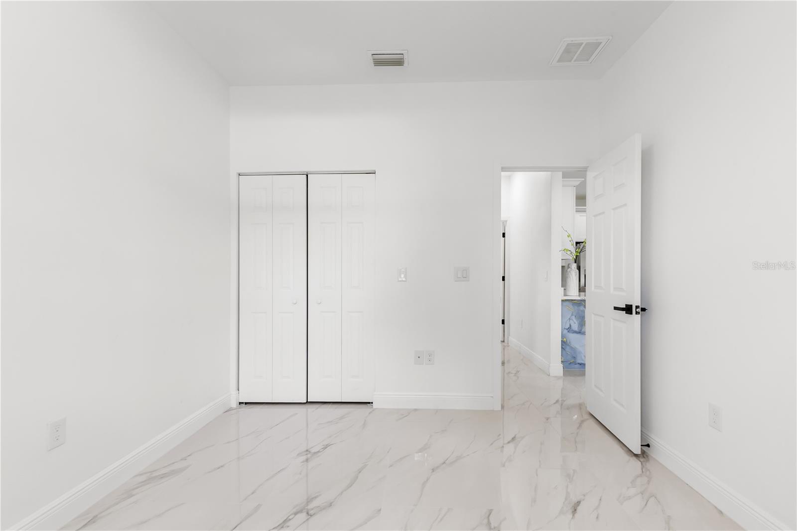 SILVER LAKE ESTATES - Residential