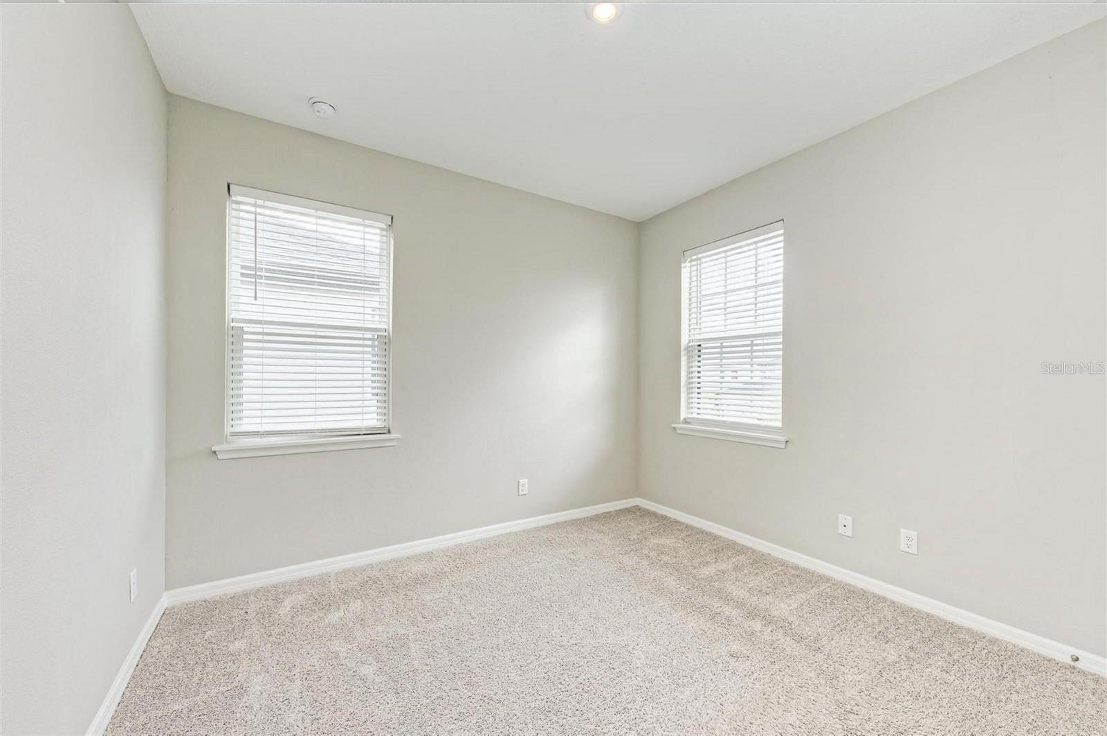 GRANDVIEW AT THE HEIGHTS - Residential Lease