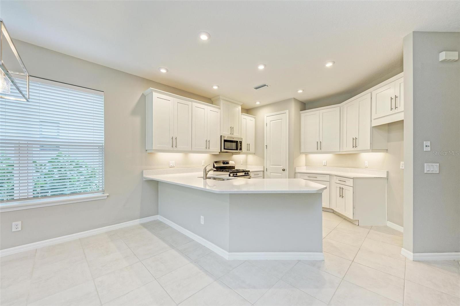 GRANDVIEW AT THE HEIGHTS - Residential Lease