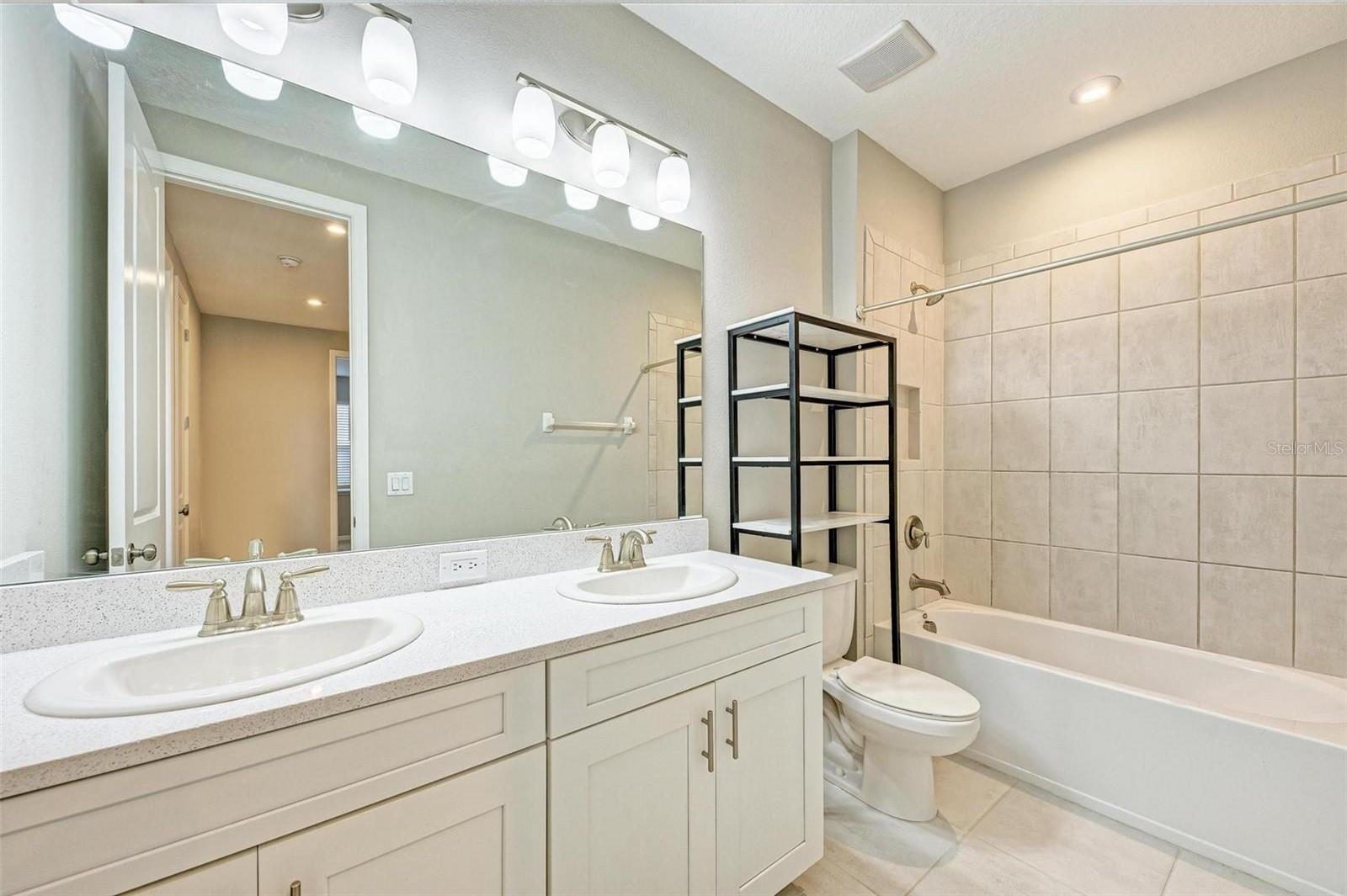 GRANDVIEW AT THE HEIGHTS - Residential Lease