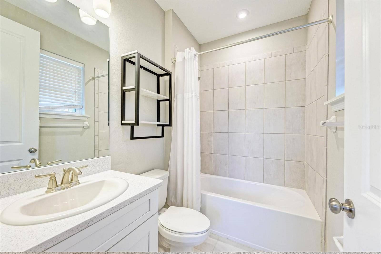 GRANDVIEW AT THE HEIGHTS - Residential Lease