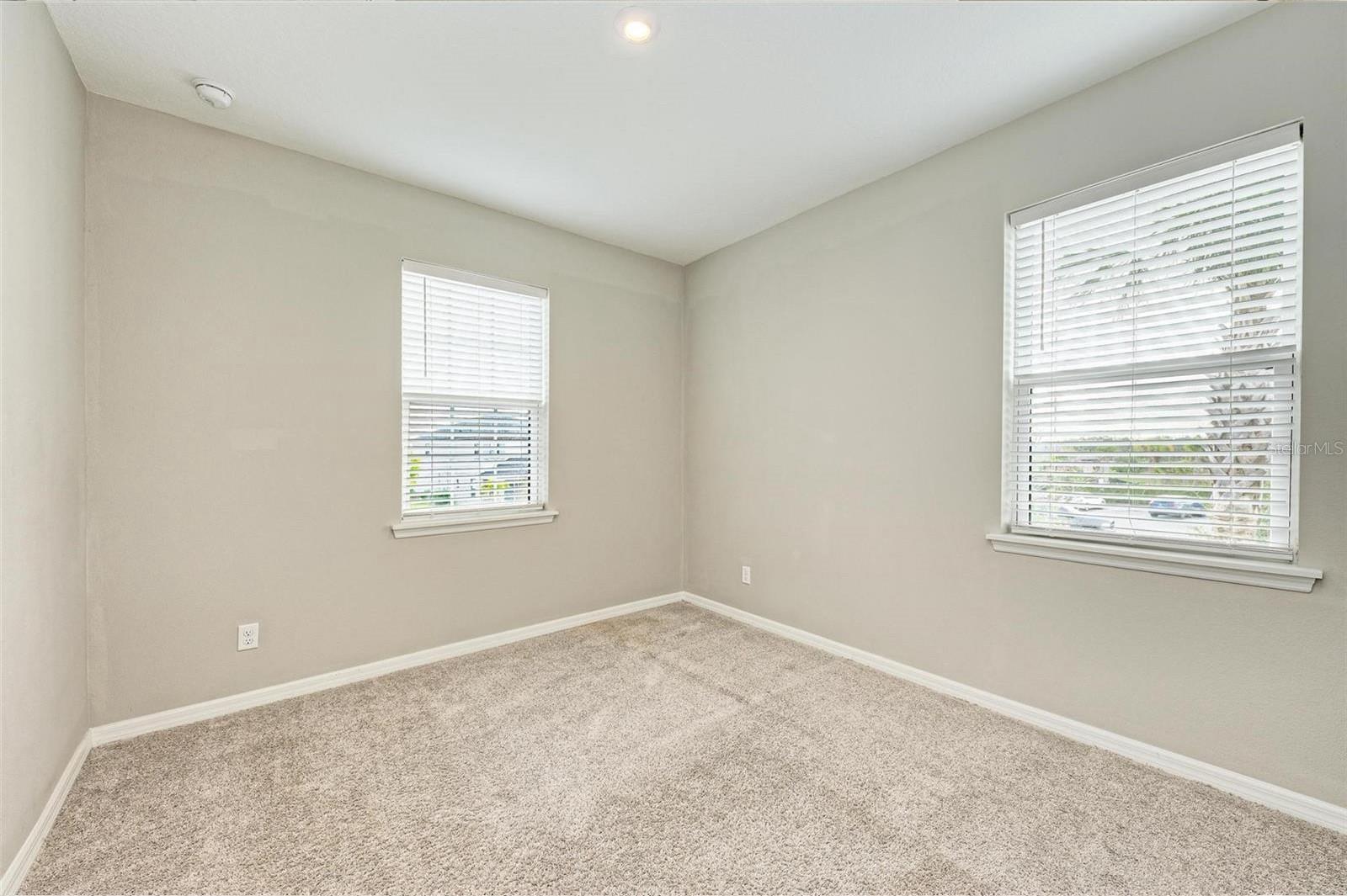 GRANDVIEW AT THE HEIGHTS - Residential Lease
