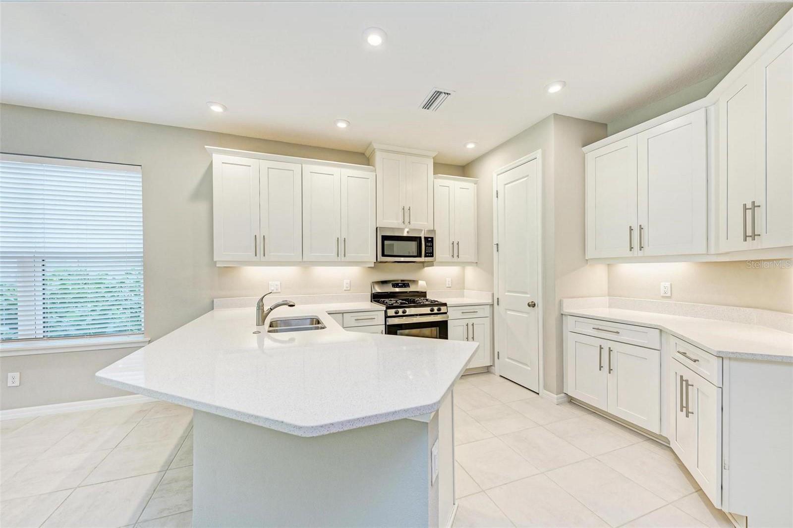 GRANDVIEW AT THE HEIGHTS - Residential Lease