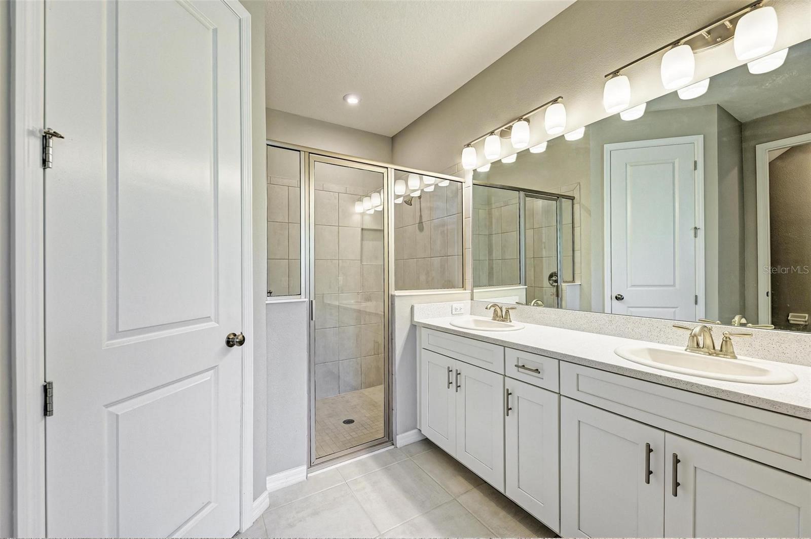 GRANDVIEW AT THE HEIGHTS - Residential Lease