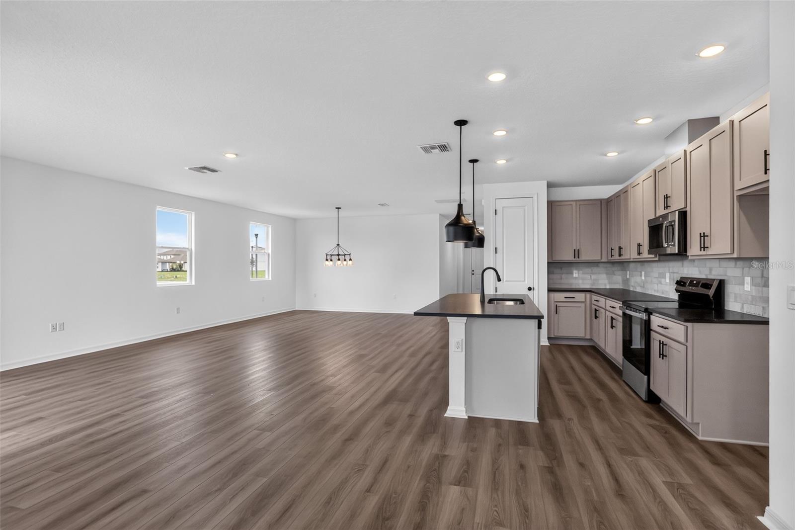 TRAILSIDE - Residential