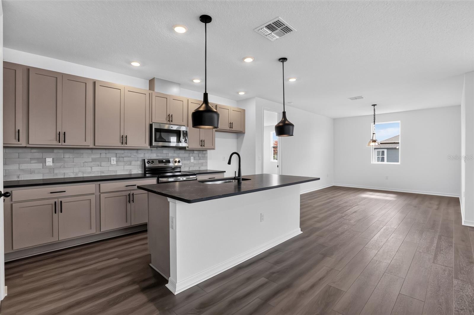 TRAILSIDE - Residential