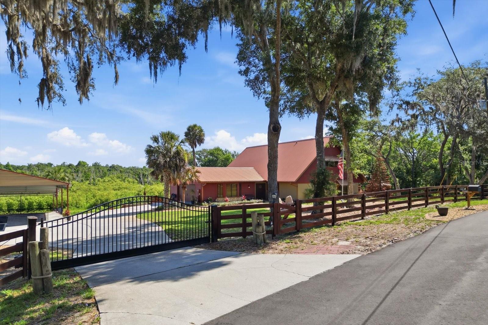 003210 - UNREC TRACTS IN 33-18S-20E - Residential