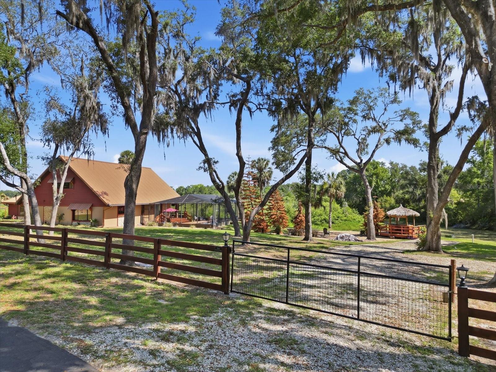 003210 - UNREC TRACTS IN 33-18S-20E - Residential