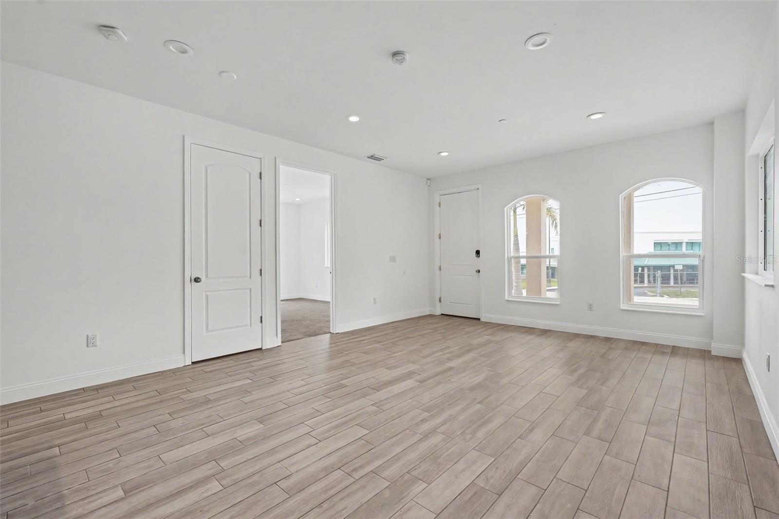 OAK VILLA SUB - Residential