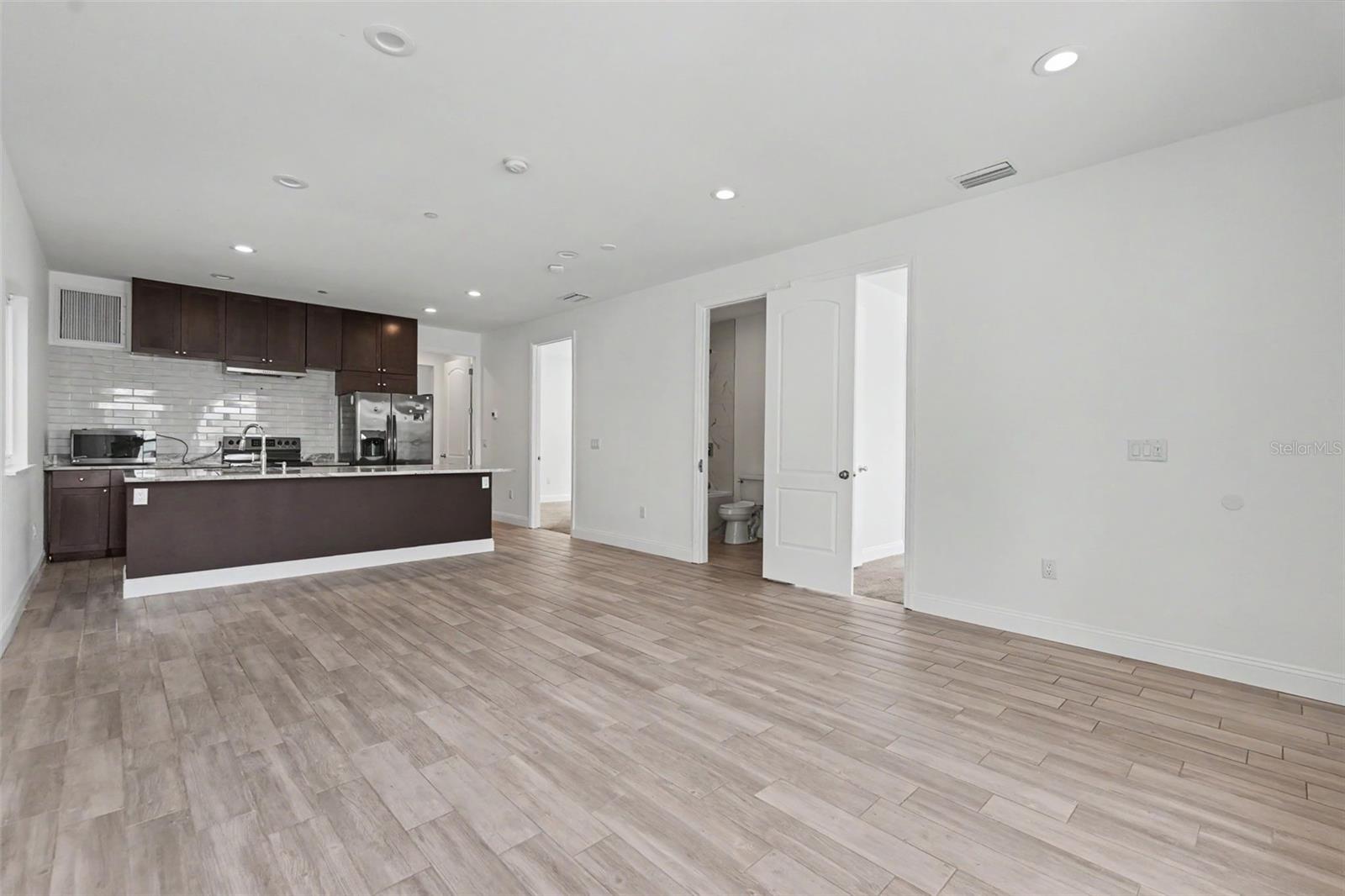 OAK VILLA SUB - Residential