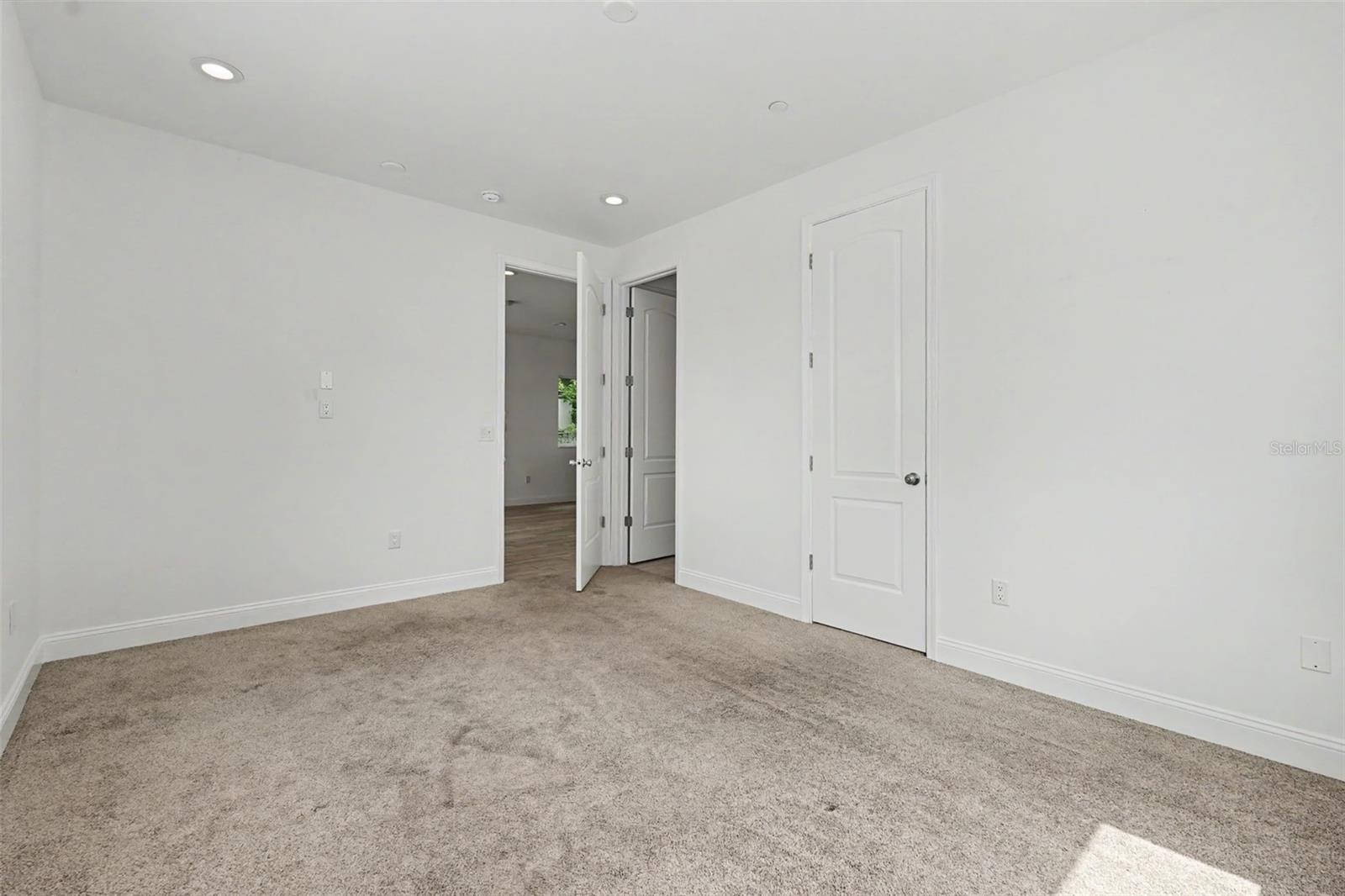 OAK VILLA SUB - Residential
