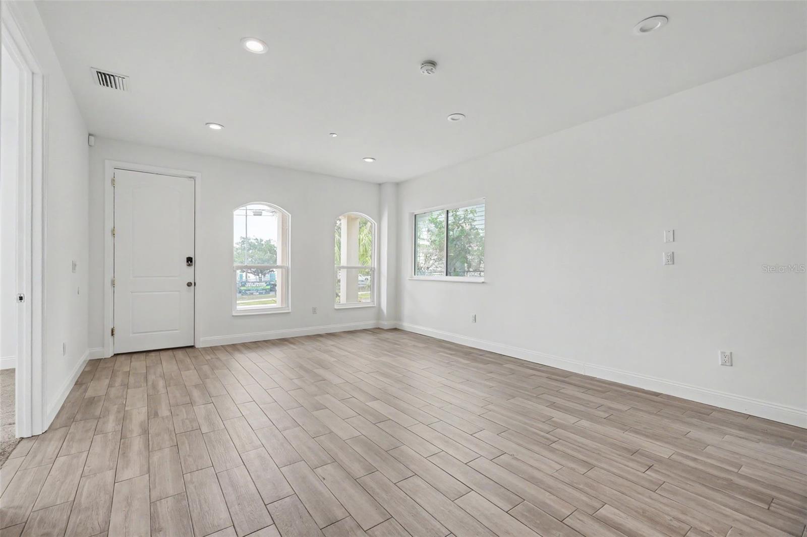 OAK VILLA SUB - Residential
