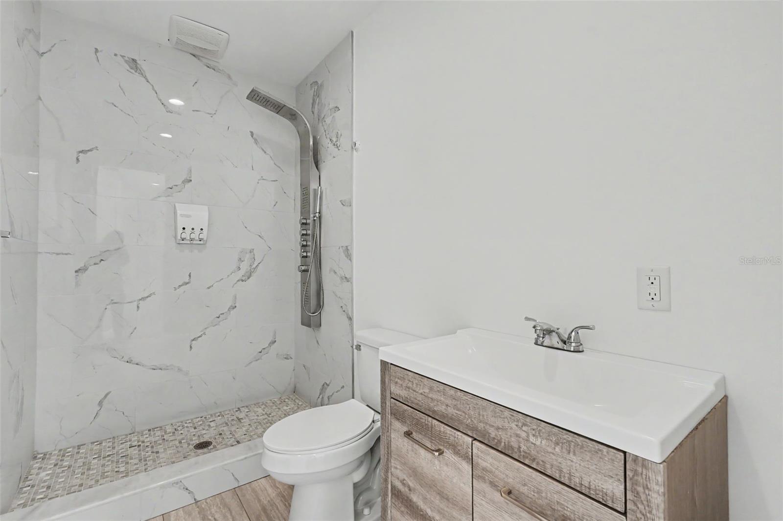OAK VILLA SUB - Residential