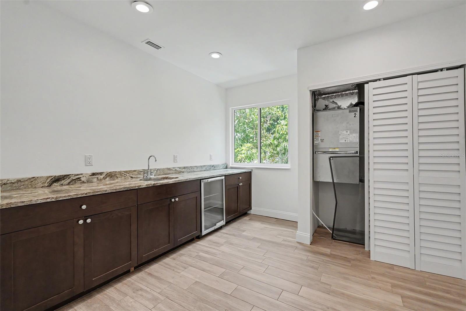 OAK VILLA SUB - Residential