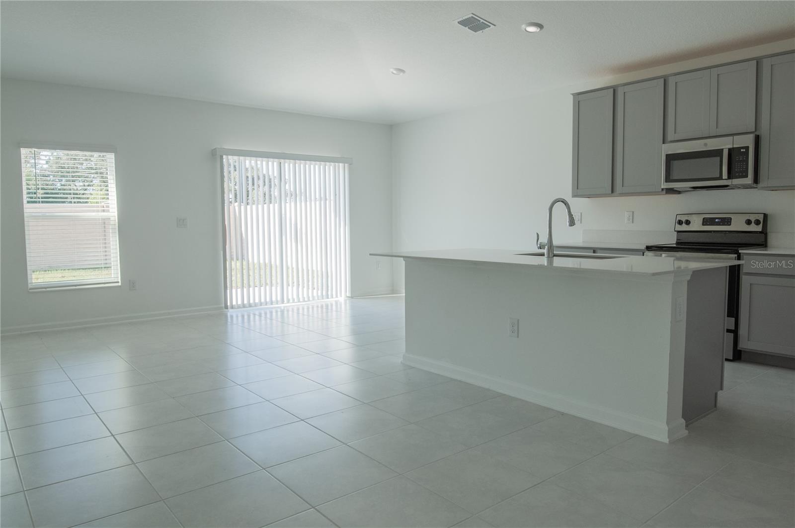 CASCADES PH 1A & 1B - Residential Lease