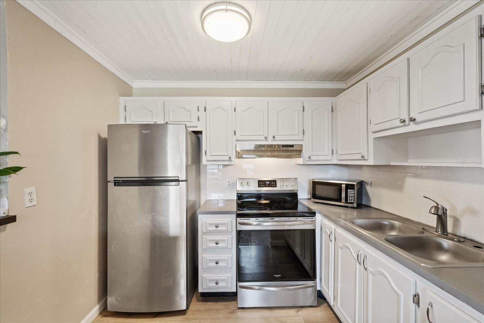 PARADISE POINTE WEST - Residential