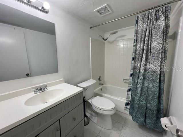 WOODSIDE VILLAS - Residential Lease