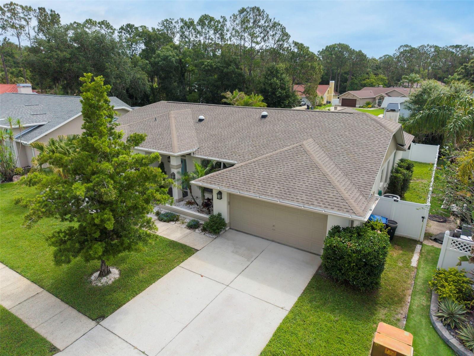 WHISPERING LAKES - Residential