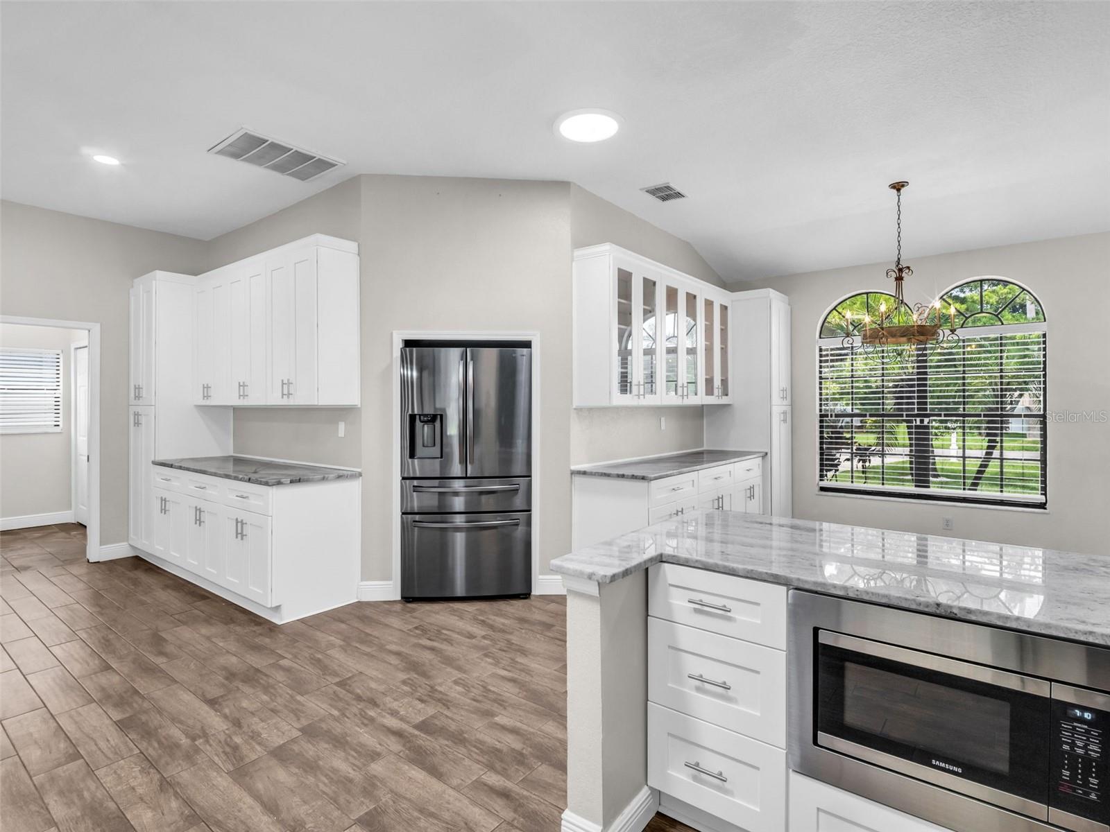 WHISPERING LAKES - Residential