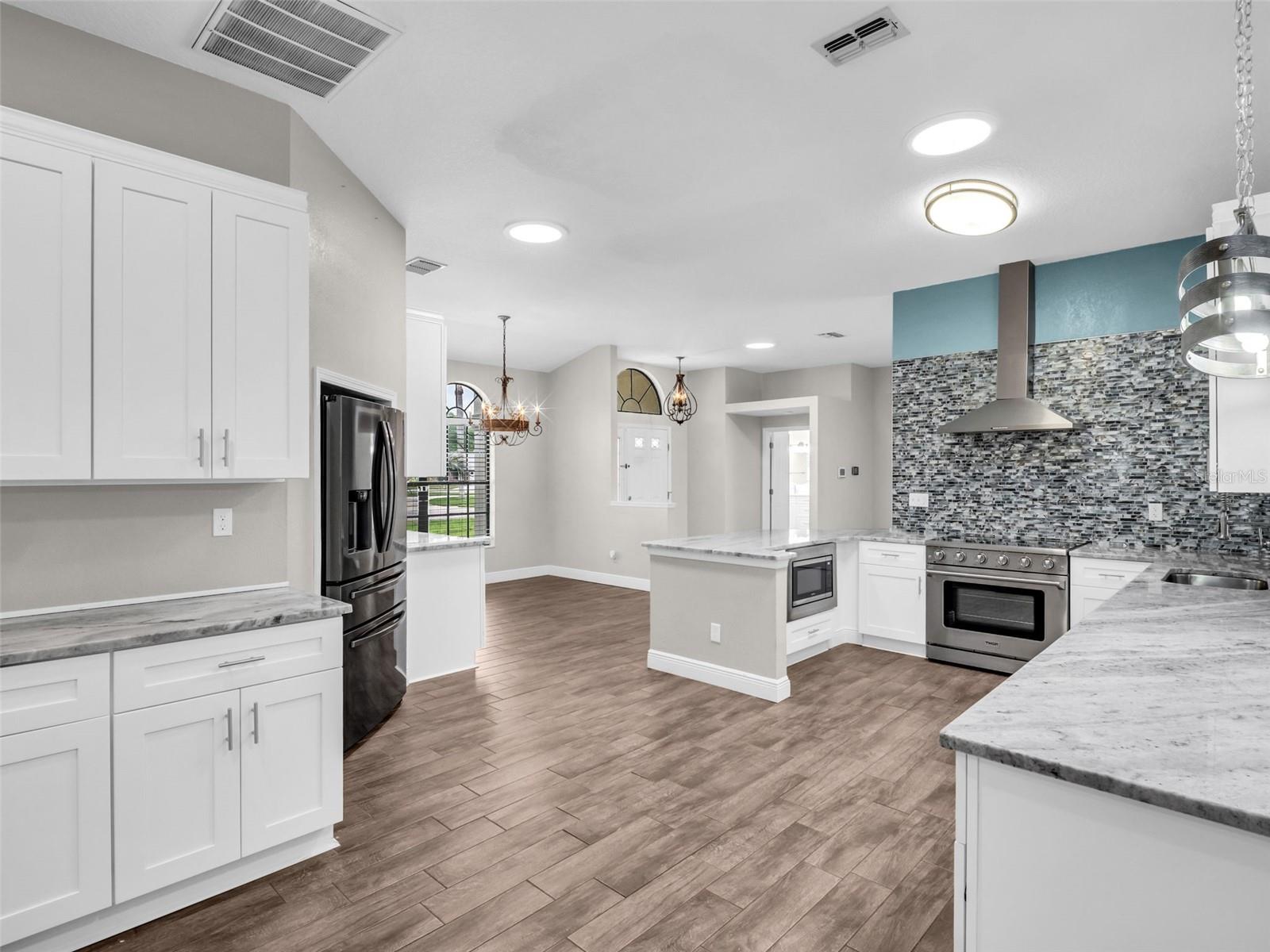 WHISPERING LAKES - Residential