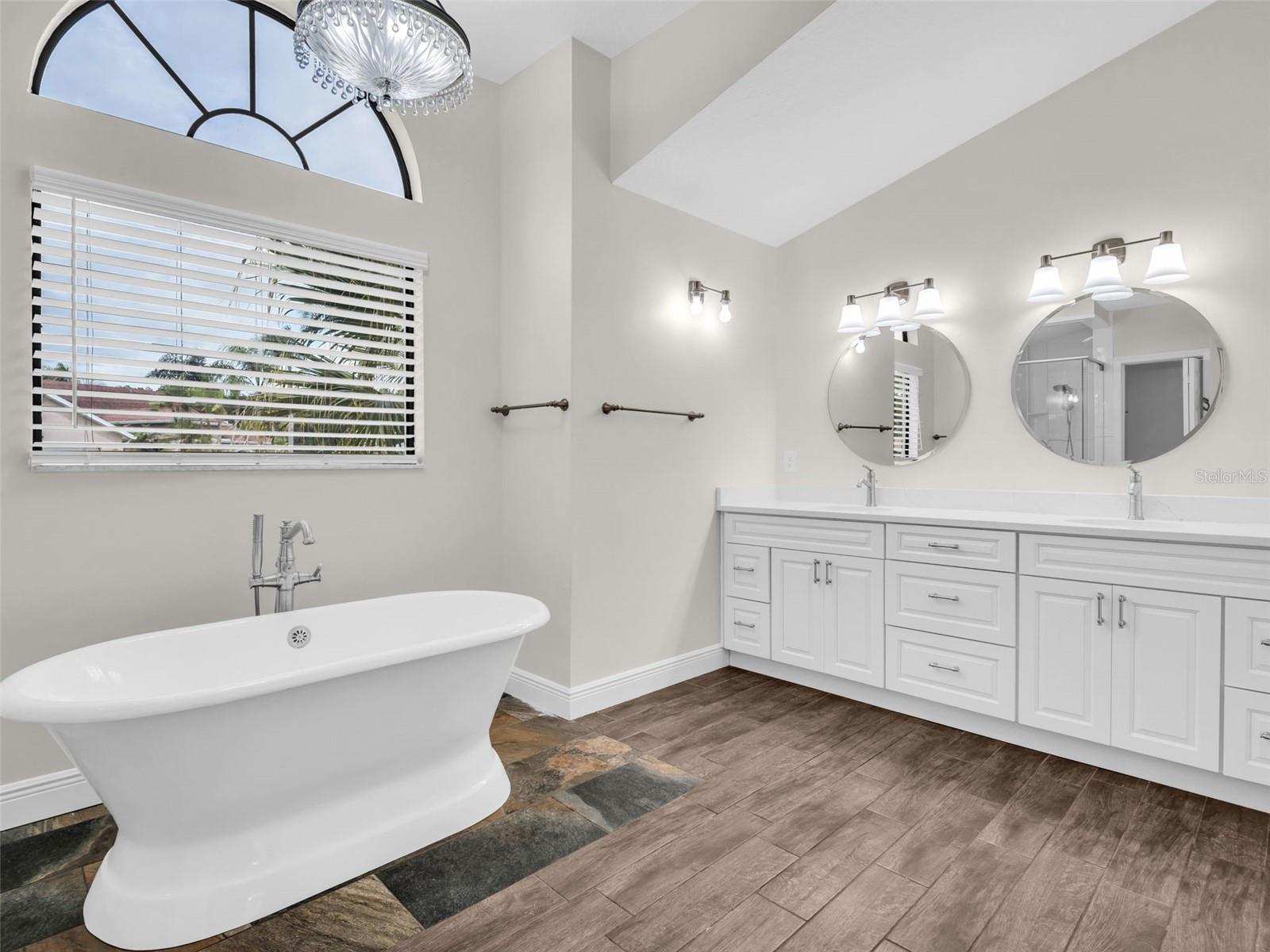 WHISPERING LAKES - Residential