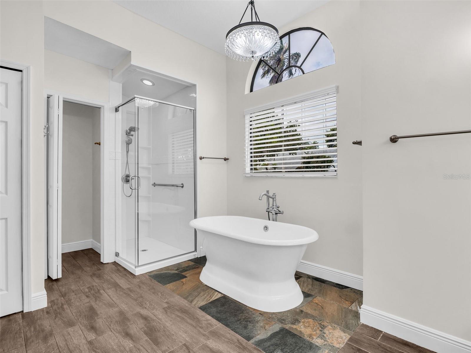 WHISPERING LAKES - Residential