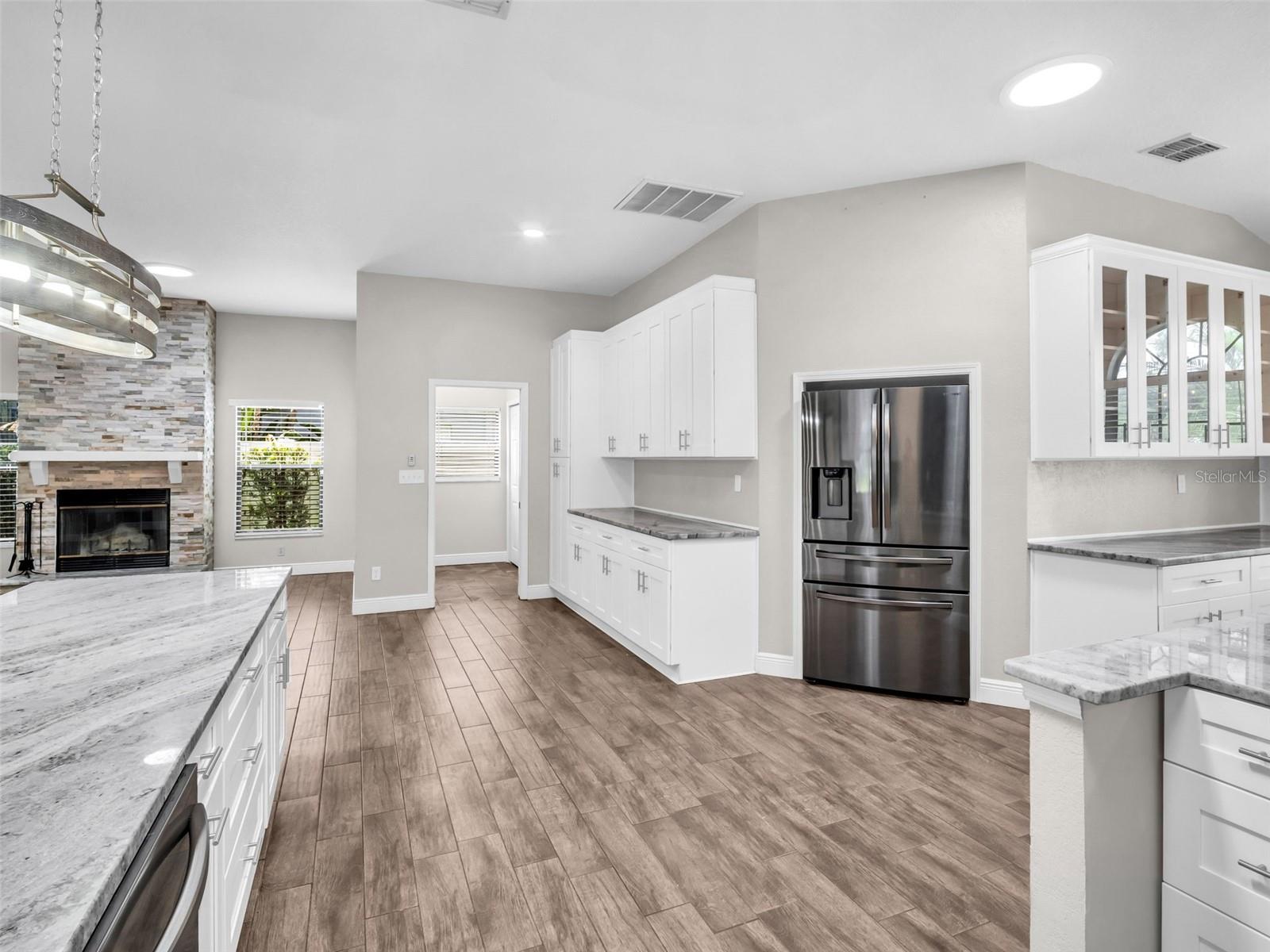 WHISPERING LAKES - Residential