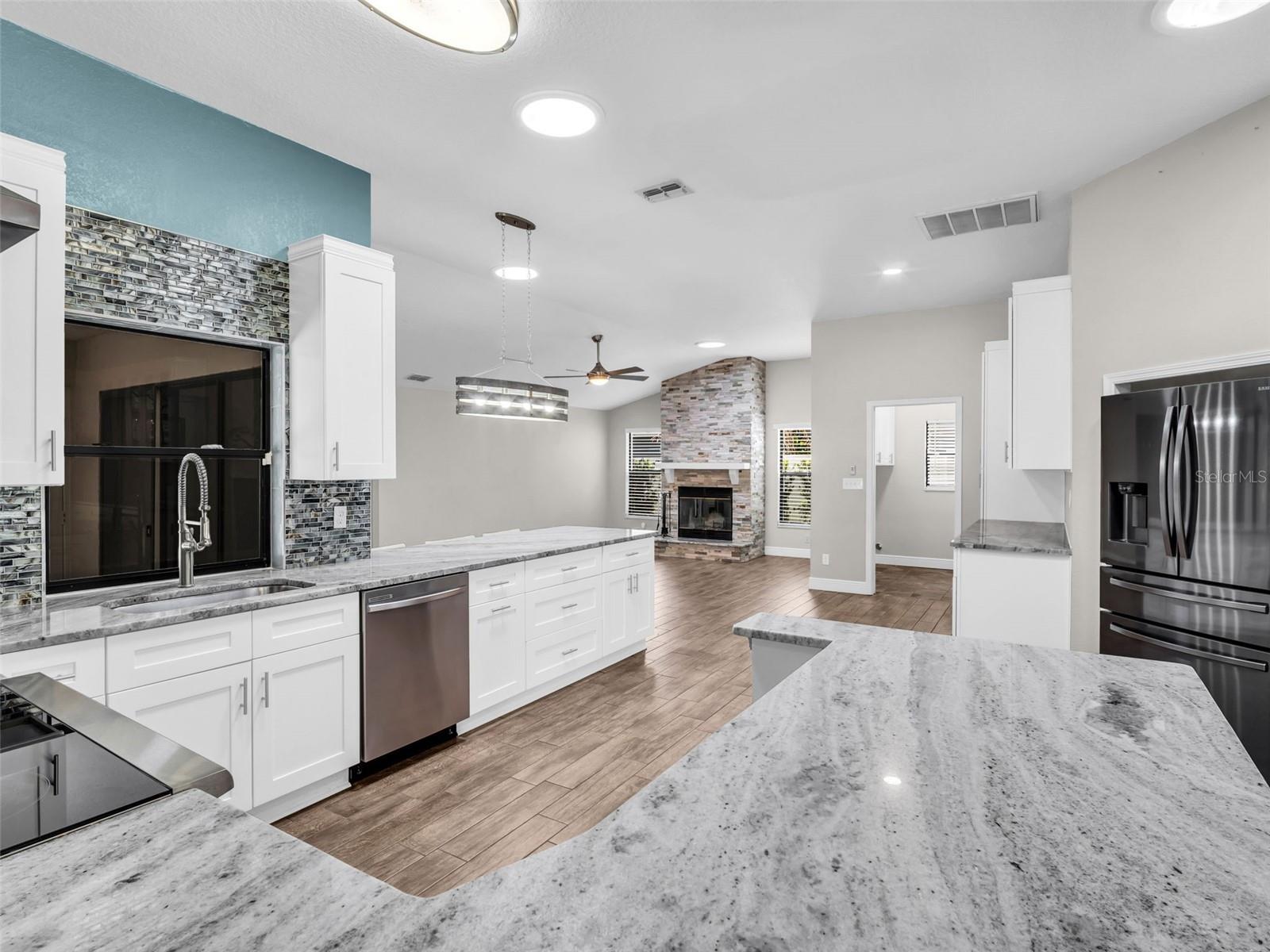 WHISPERING LAKES - Residential
