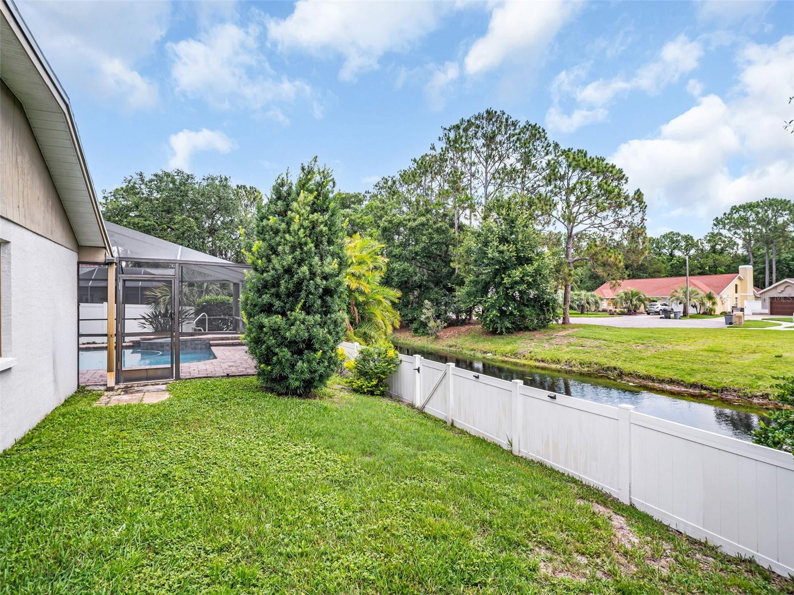 WHISPERING LAKES - Residential