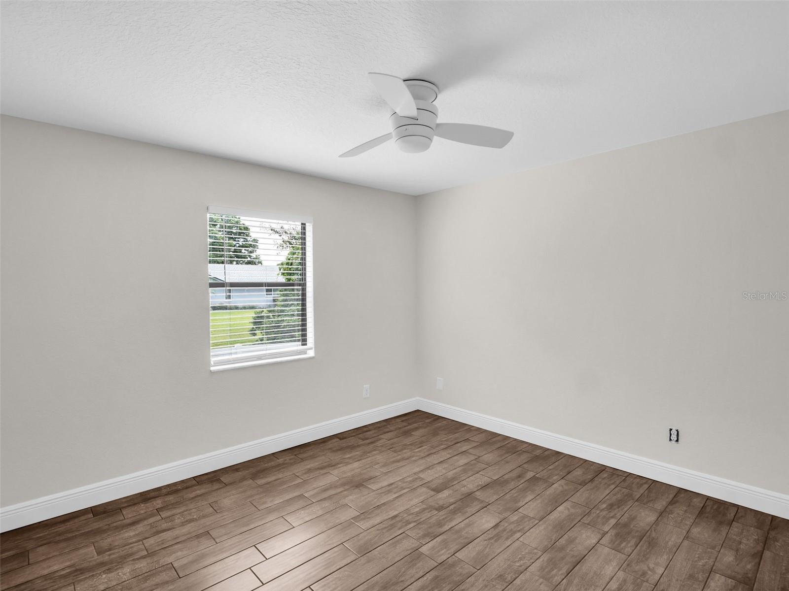 WHISPERING LAKES - Residential