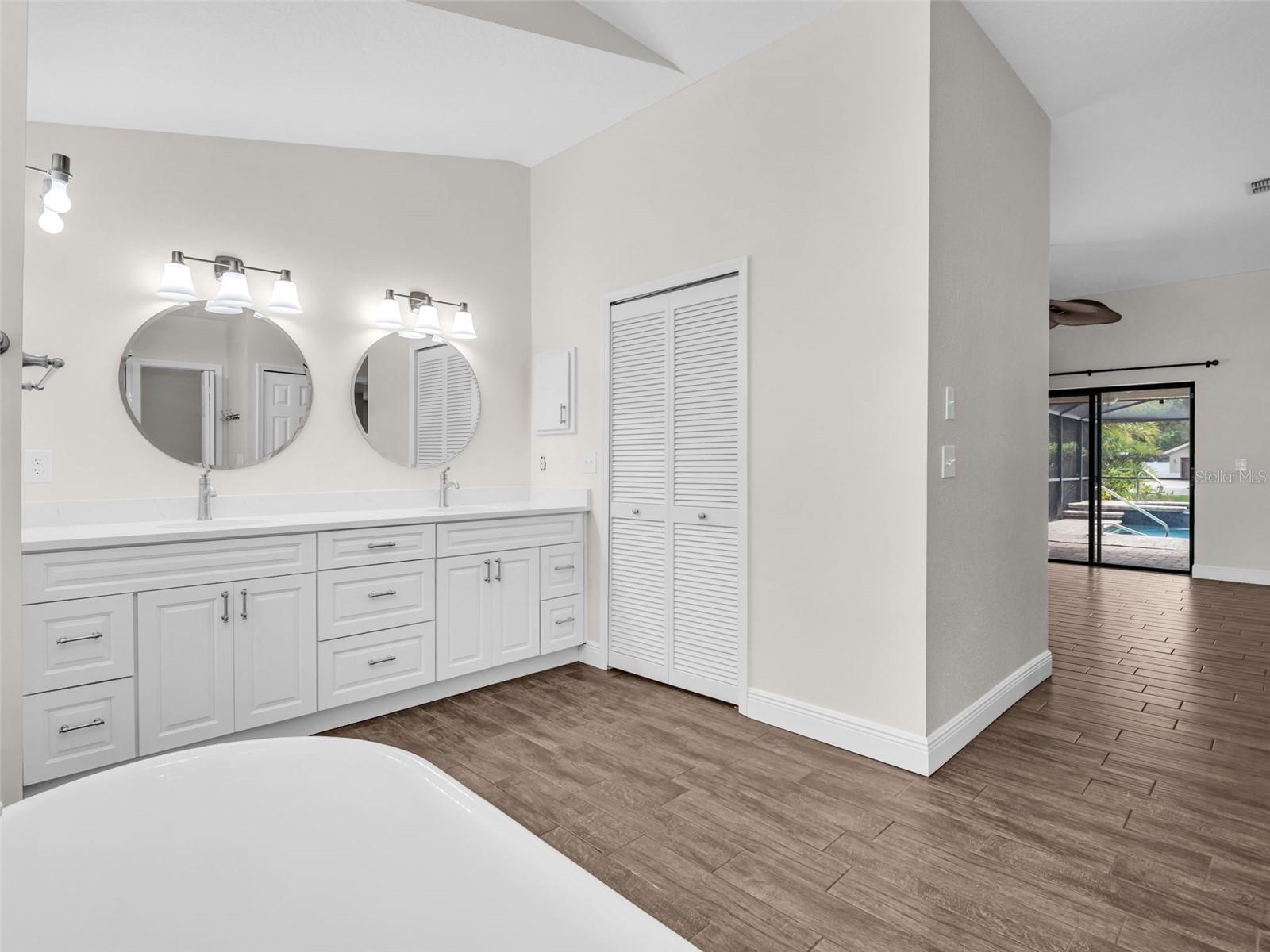WHISPERING LAKES - Residential