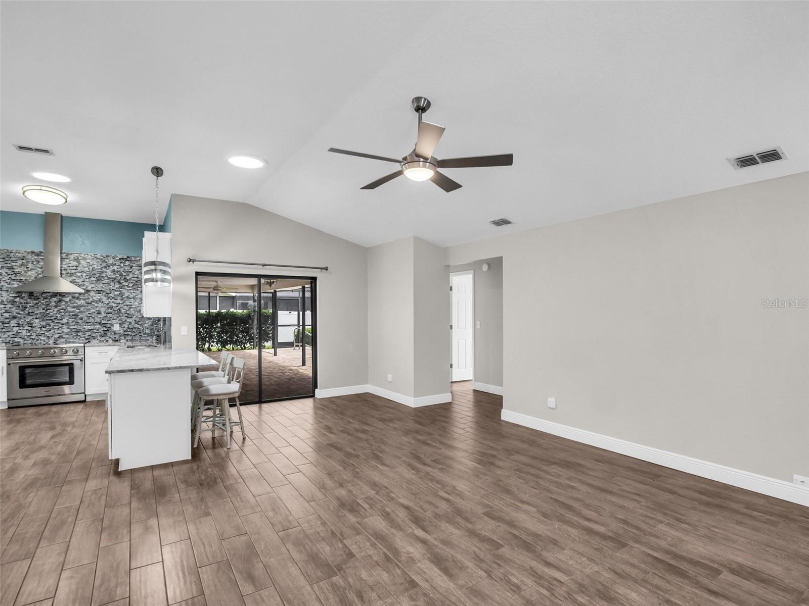 WHISPERING LAKES - Residential