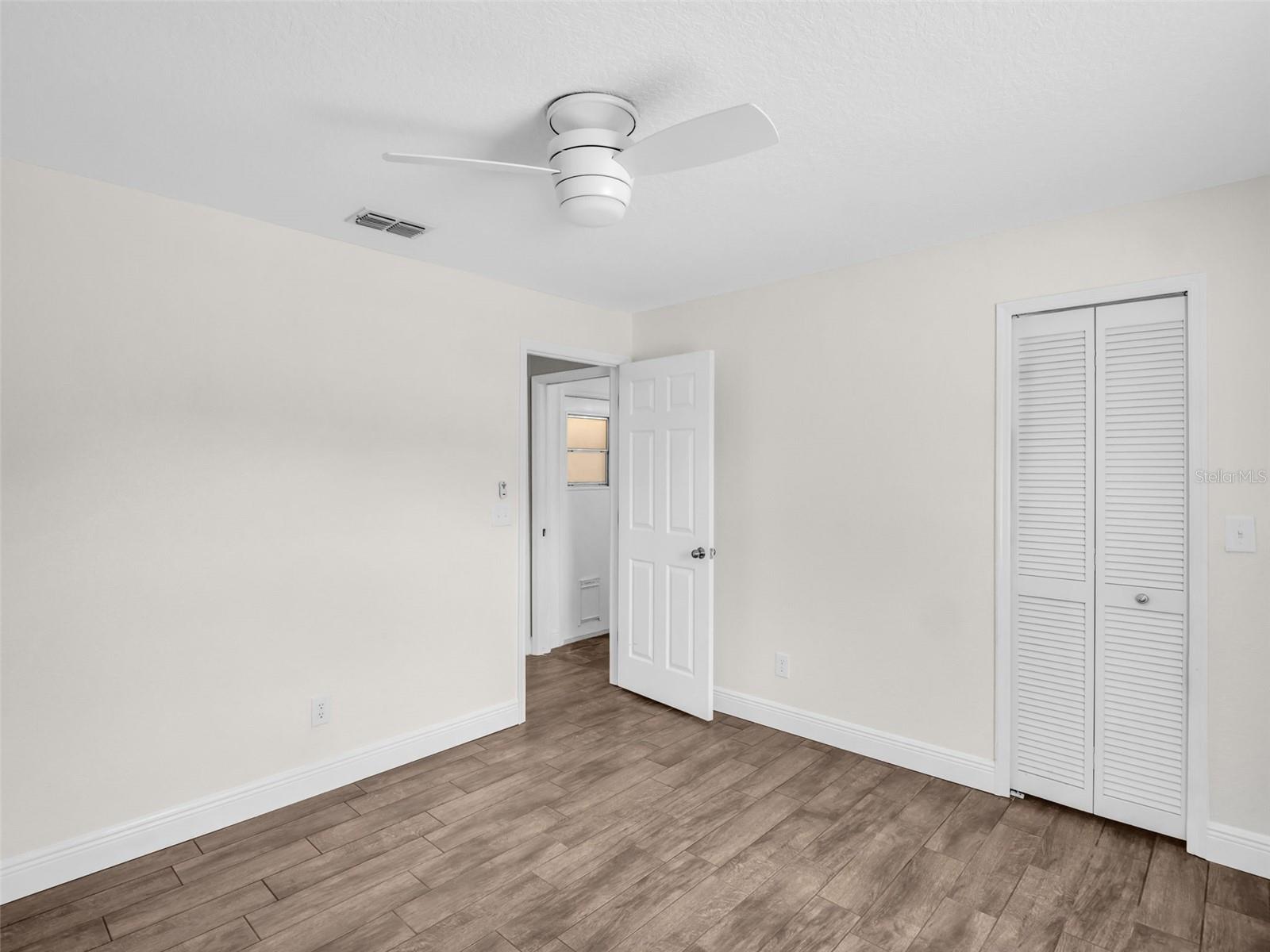 WHISPERING LAKES - Residential