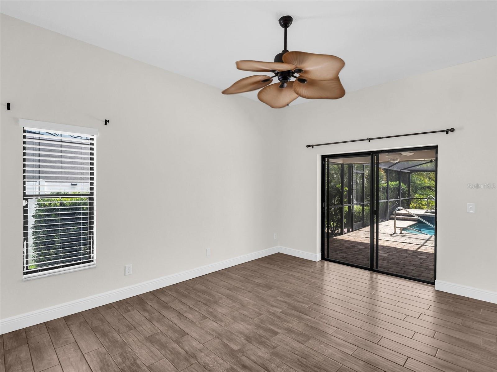 WHISPERING LAKES - Residential