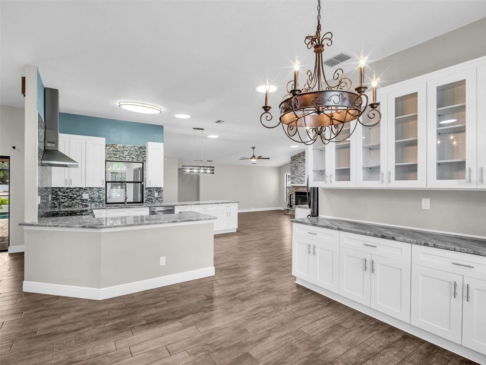 WHISPERING LAKES - Residential