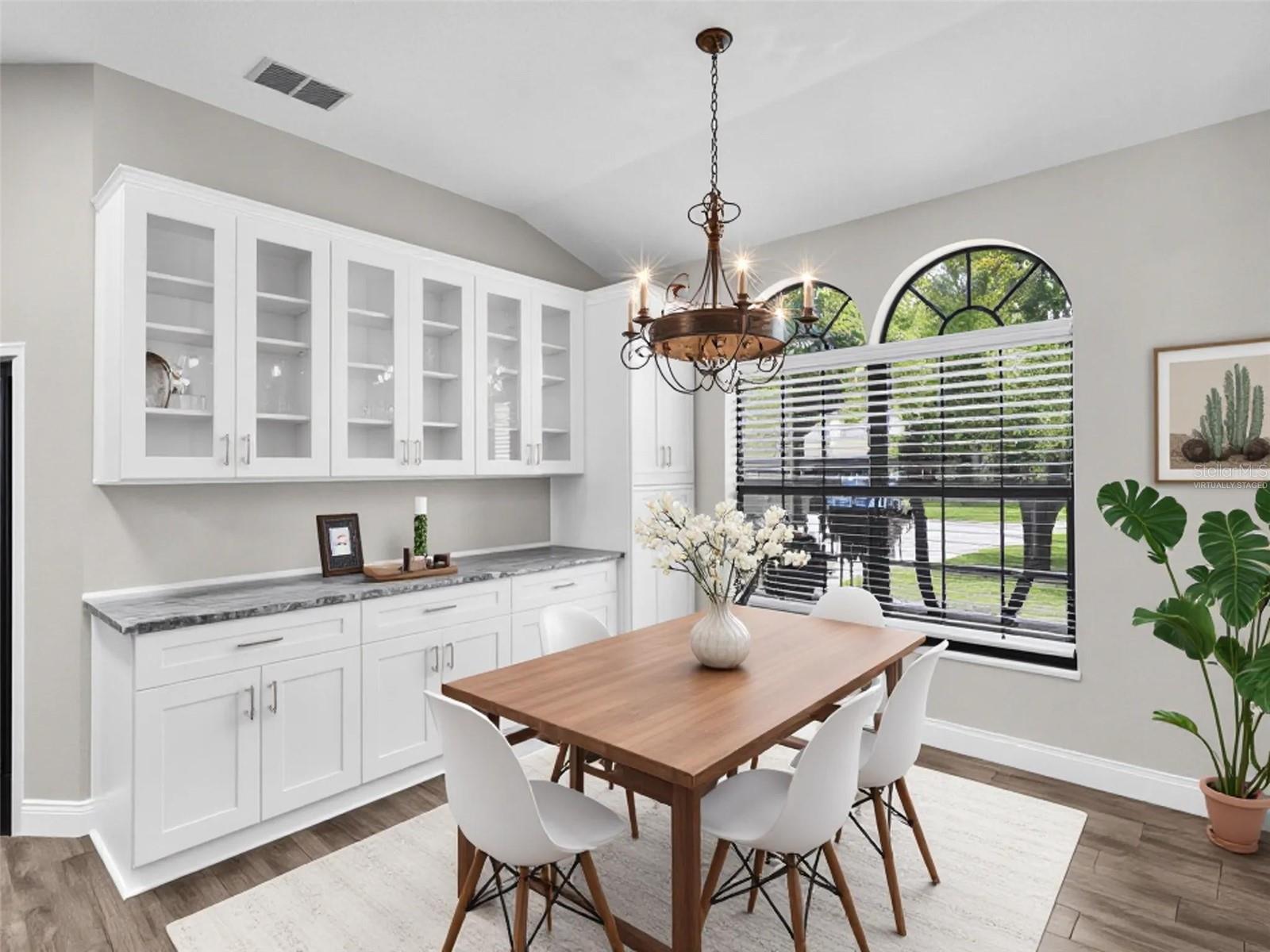 WHISPERING LAKES - Residential