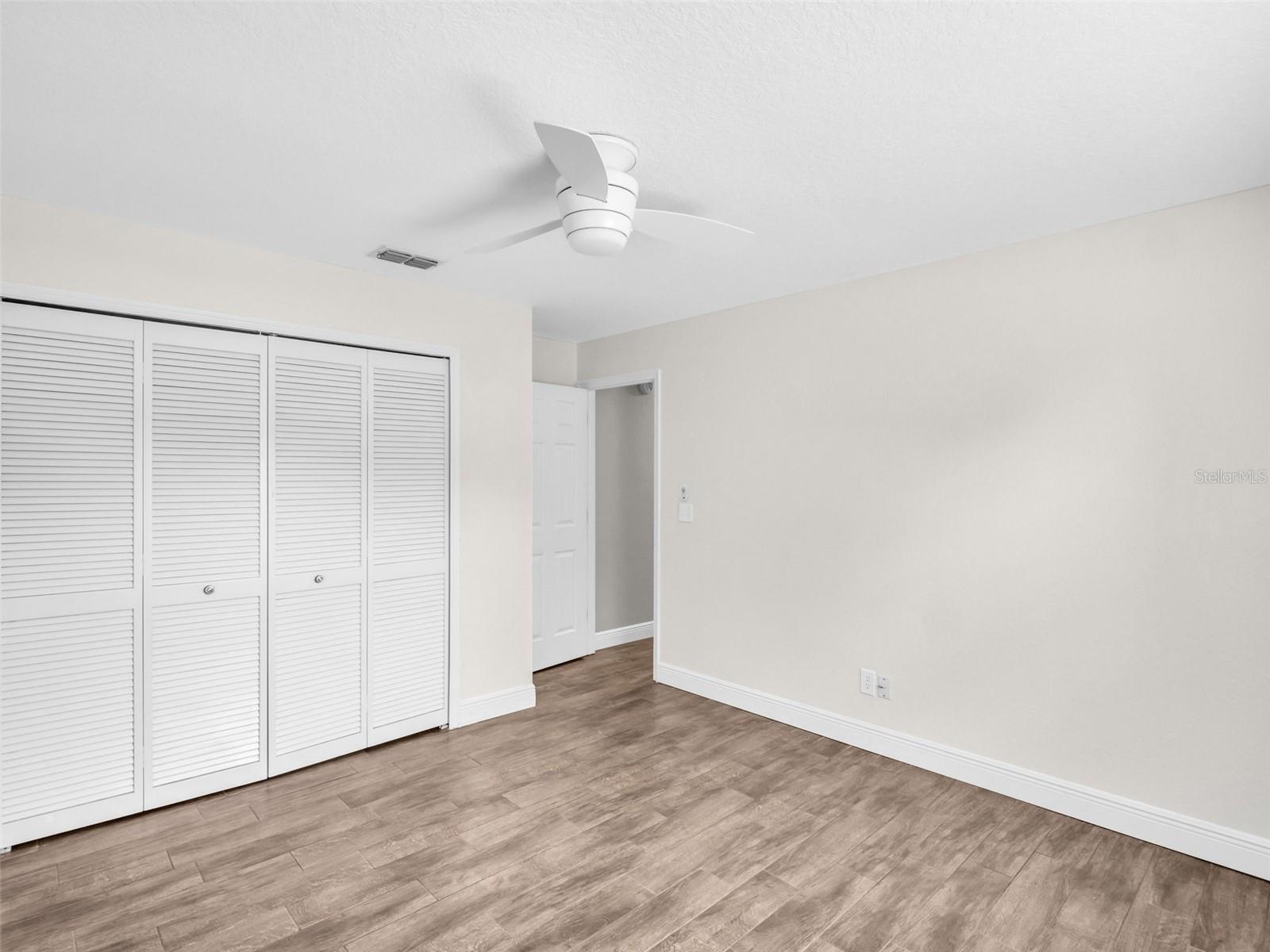 WHISPERING LAKES - Residential
