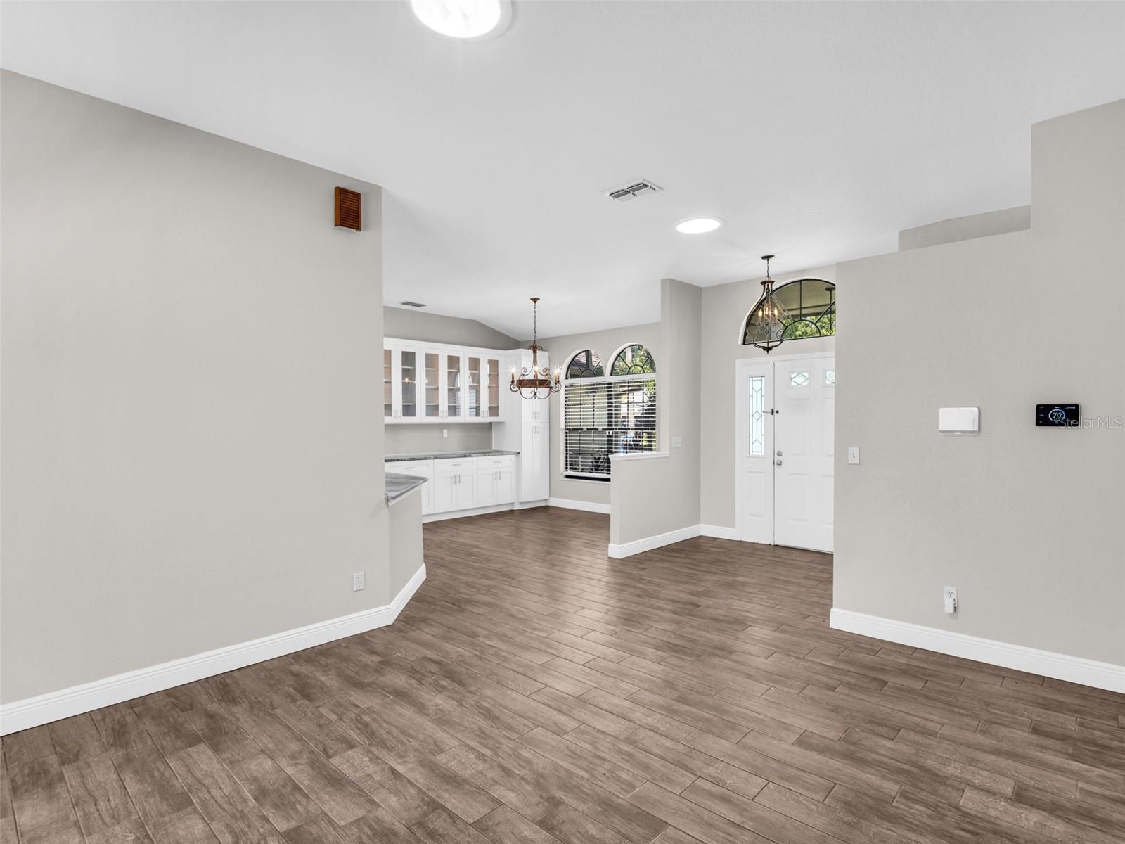 WHISPERING LAKES - Residential