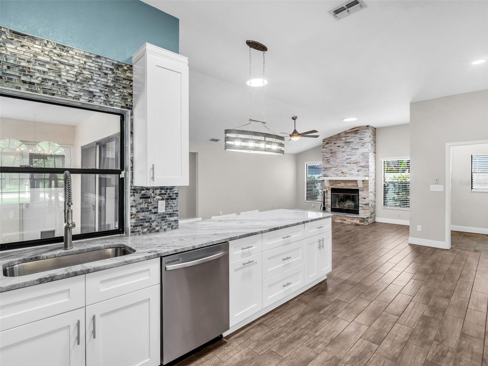 WHISPERING LAKES - Residential