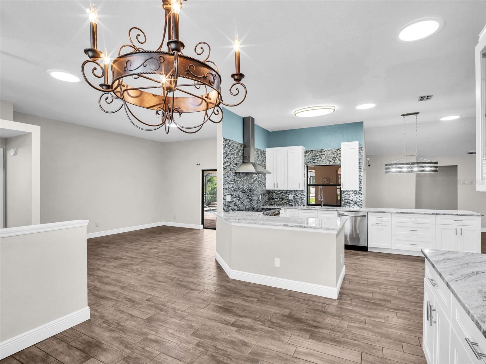 WHISPERING LAKES - Residential