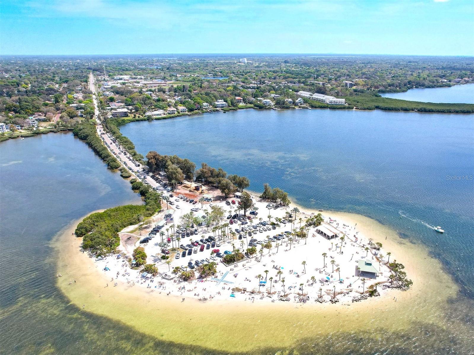 WHISPERING LAKES - Residential