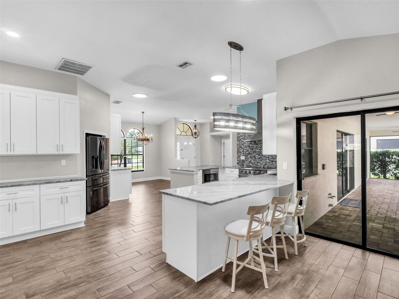 WHISPERING LAKES - Residential